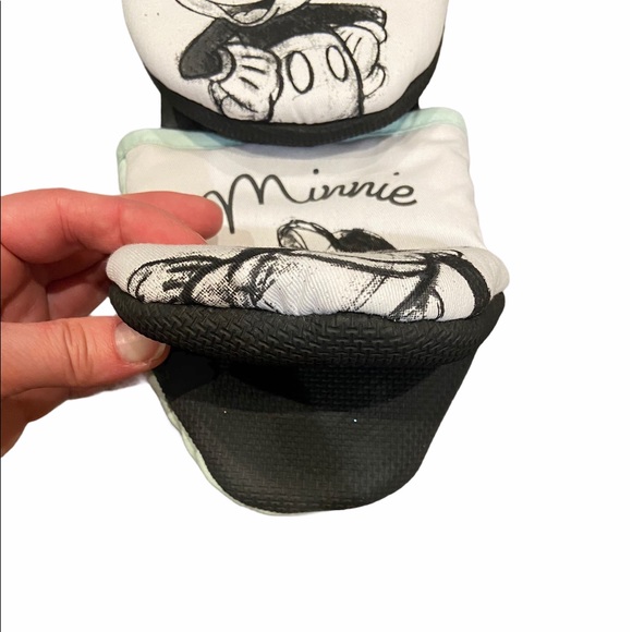 Disney Mickey and Minnie mini mitts - Picture 5 of 7